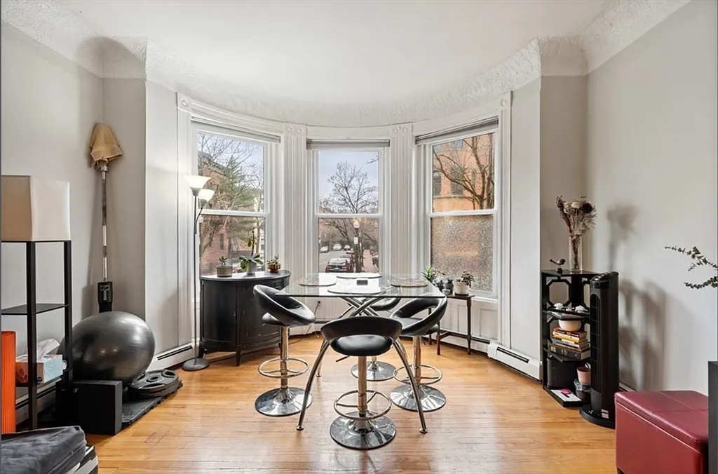 2 bed, 1.0 bath, 900 sqft, $3,900 — Photo 1