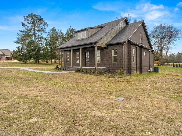 126 Black Bear Cv, Englewood, TN 37329