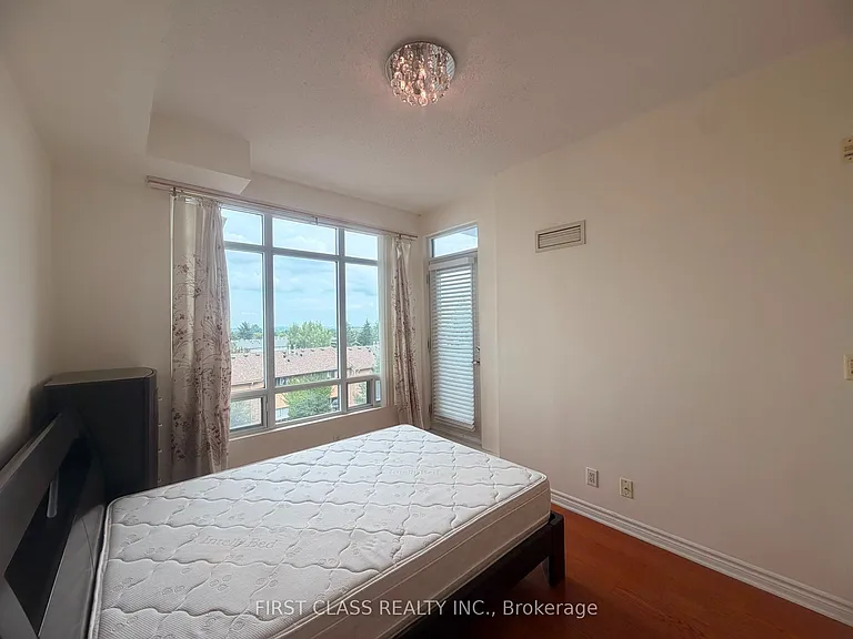 11121 Yonge St #422 — Photo 9
