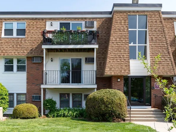 80 Damon Rd APT 7201, Northampton, MA 01060