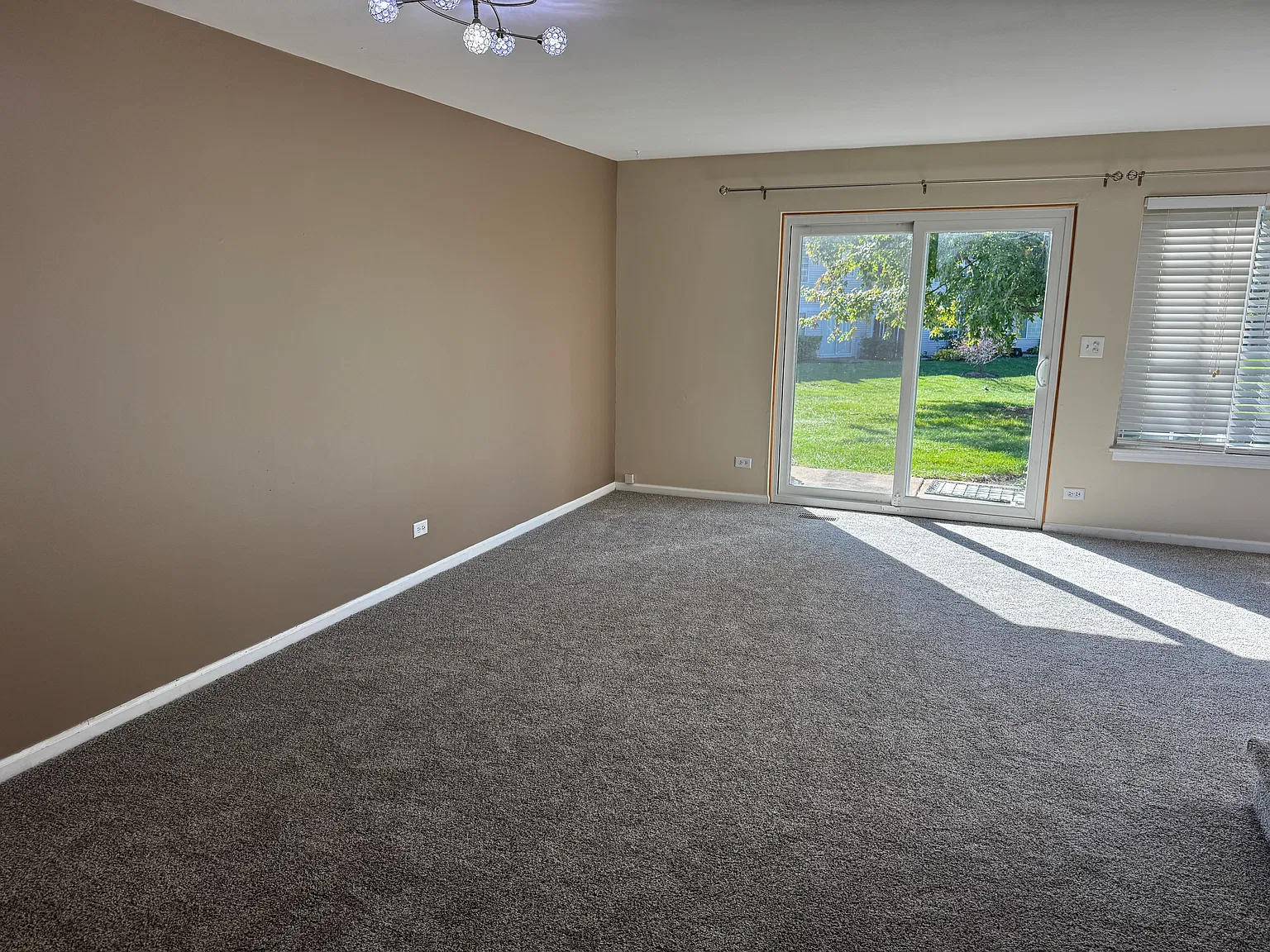3 bed, 2.5 bath, 1400 sqft, $3,000 — Photo 4