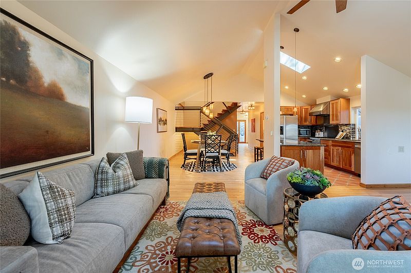 4th image of 1614 32nd Avenue