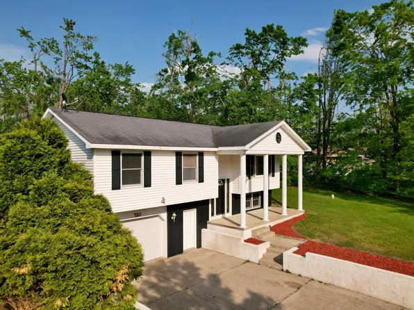 720 Crestwood Dr, Gaylord, MI 49735