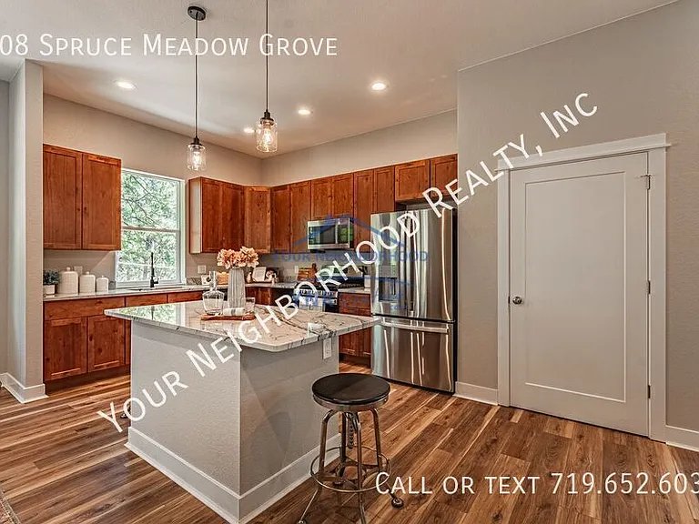 308 Spruce Meadow Grv — Photo 7