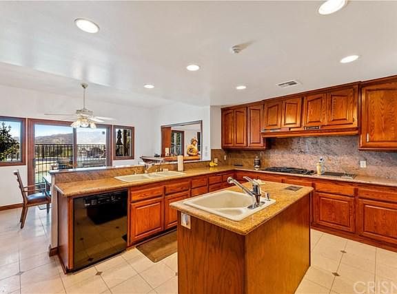 4th image of 19049 Dorlon Dr