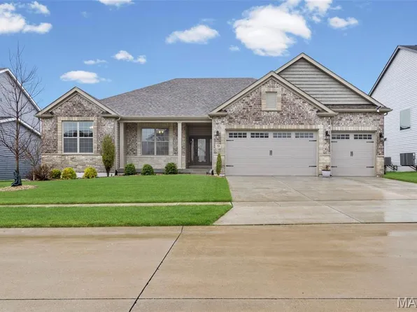 731 Bretton Trails Dr, Lake Saint Louis, MO 63367