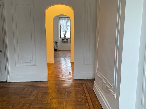 2nd image of 257 Vernon Ave #2