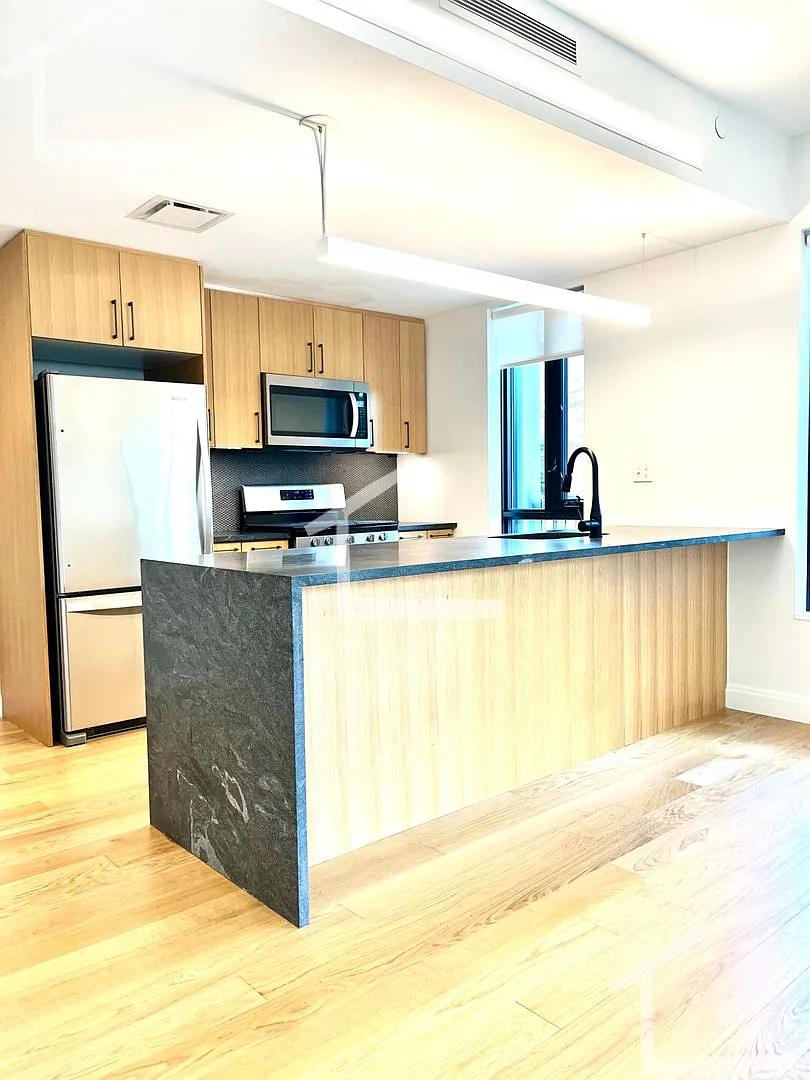 No Brokers Fee, In-Unit Washer and Dryer, Central Heat/AC, All New, Parking for Rent — Photo 1