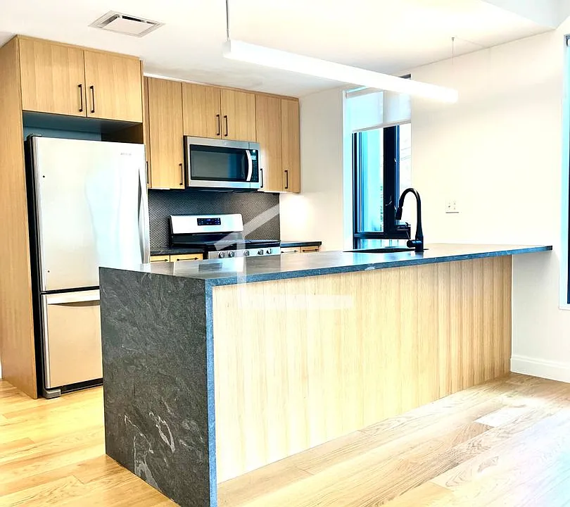 81 Gardner St #D2