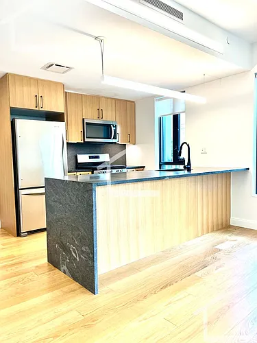 81 Gardner St Photo 1