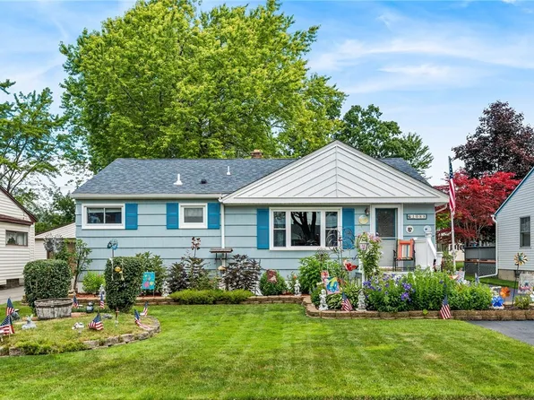 1088 Pioneer Dr, North Tonawanda, NY 14120