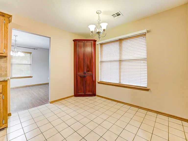 605 Eastview Dr — Photo 31