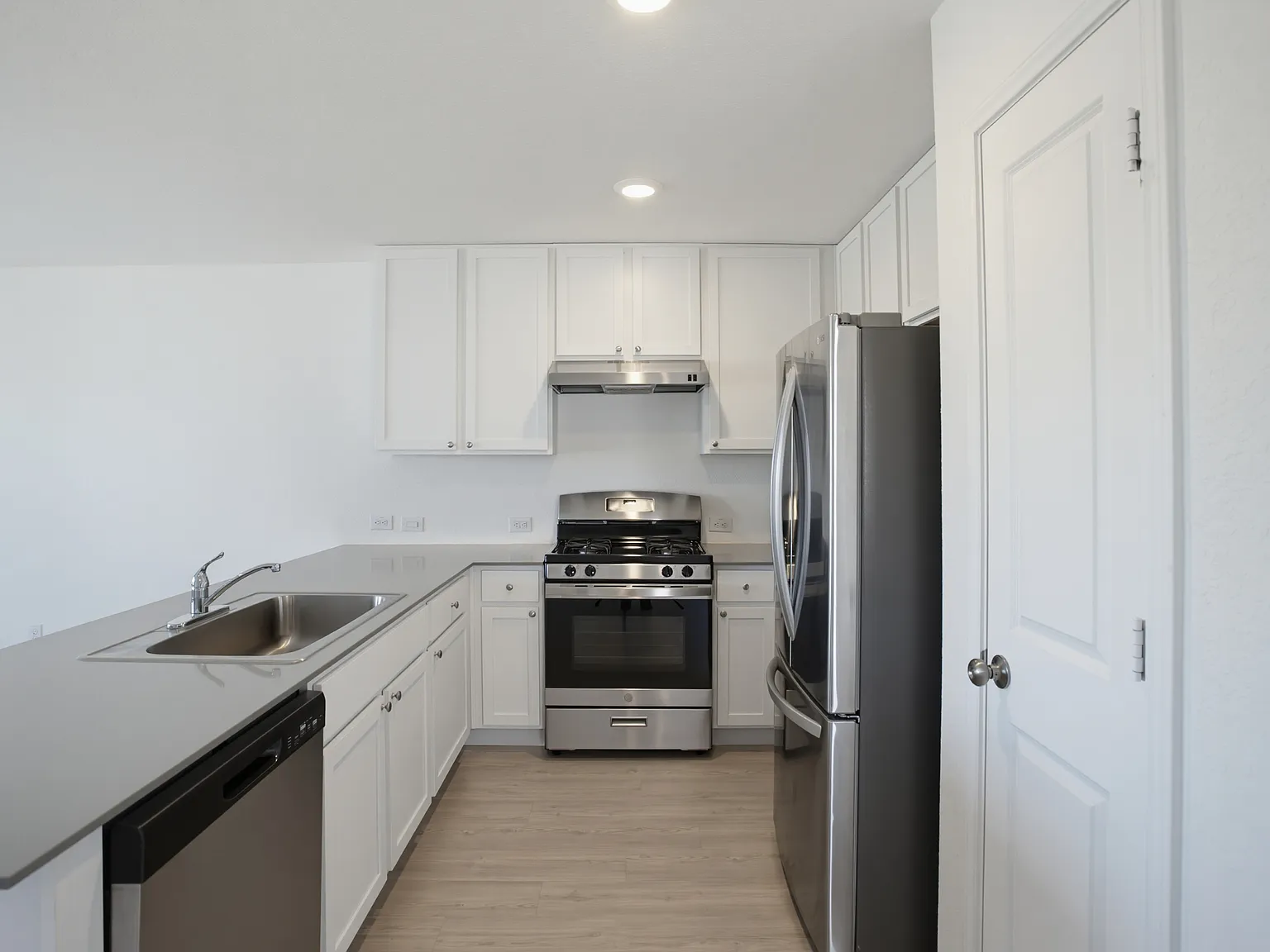 4 bed, 1880 sqft, $1,695 — Photo 3