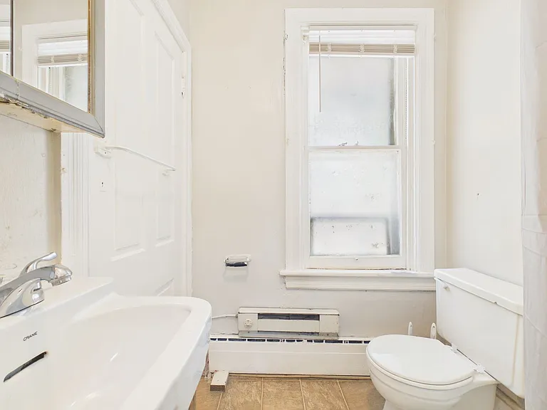 1528 Green St — Photo 5