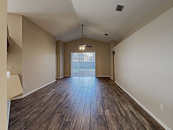 4th image of 725 Somerstone Dr