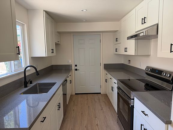 5th image of 9655 Woodruff Ave #B