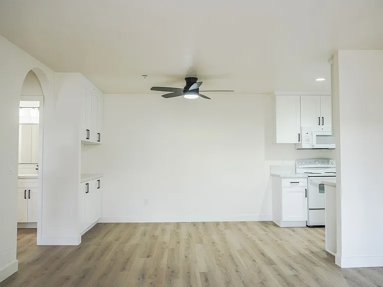 Sycamore Hills Village Apartments — Photo 15