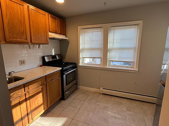 4th image of 237 Franklin Ave #2