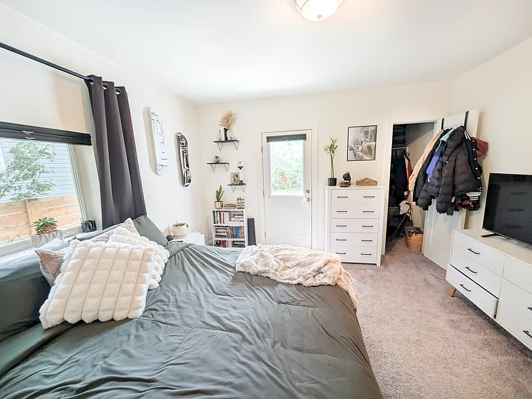 1039 Stuart St — Photo 12