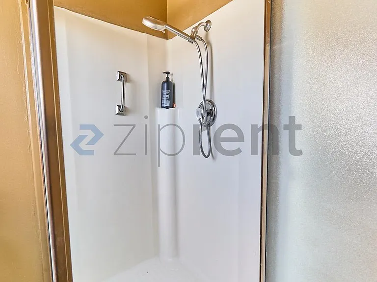 1106 S Clarence St — Photo 13