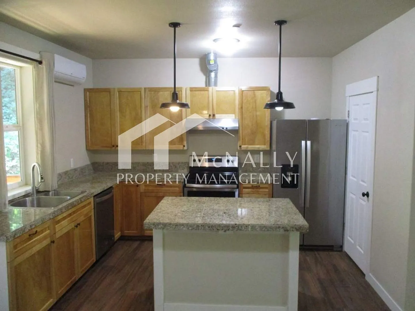 Spacious 3BR/2.5BA Gig Harbor Home with 2-Car Garage & Mini-Splits — Photo 3