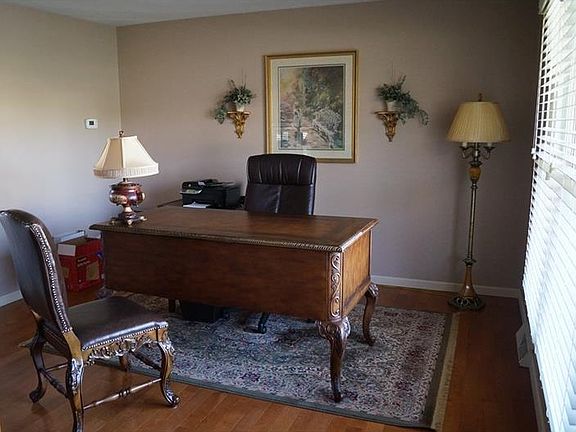3rd image of 401 Lockearn Ct