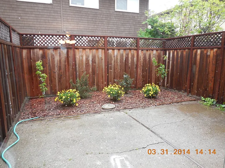 Pixley Ave — Photo 4