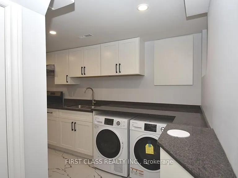 133 Coxwell Ave E #BASEMENT — Photo 2