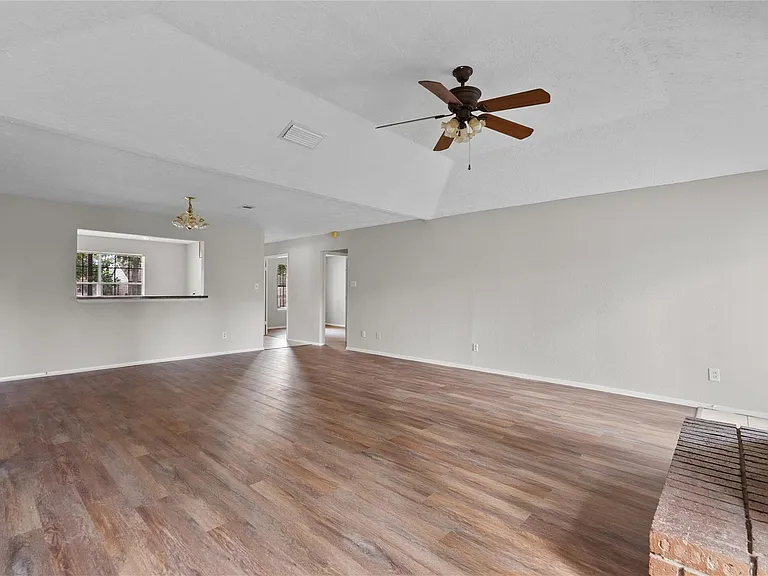 2819 Sugar Wood Dr — Photo 7