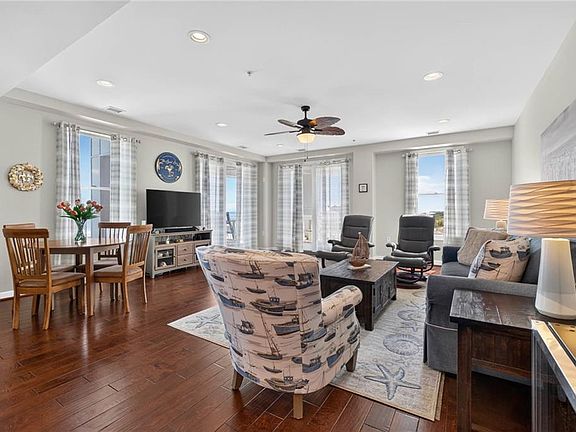 2nd image of 3738 Sandpiper Rd APT 211B