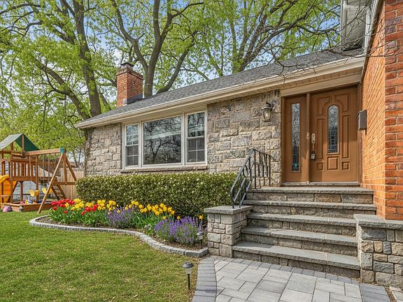 3rd image of 61 Devon Road