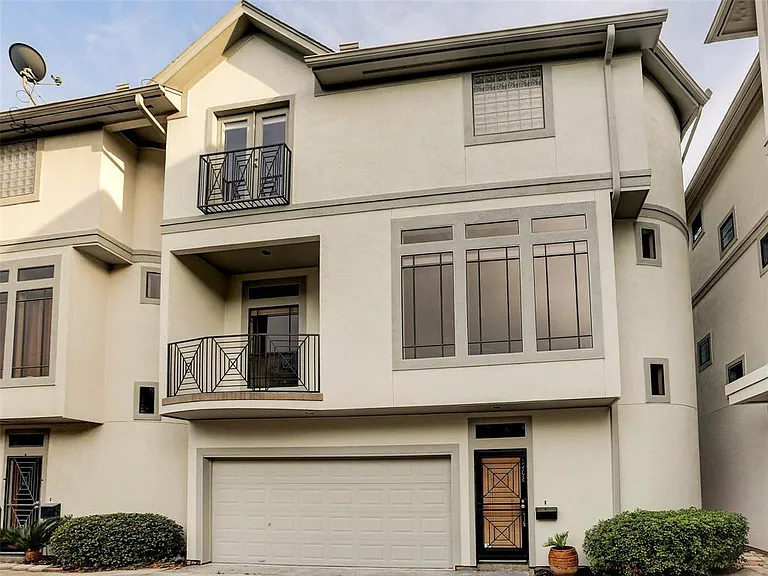 4208 Stanford St — Photo 3