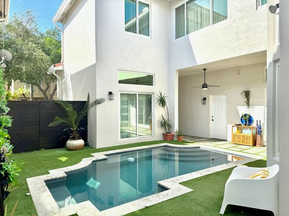 1087 Satinleaf Street, Hollywood, FL 33019