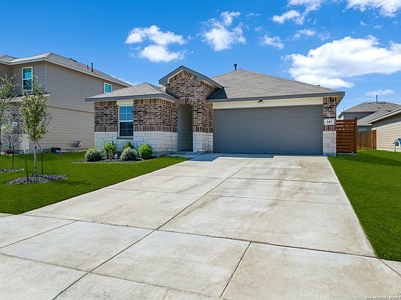 2nd image of 387 Arbor Hills