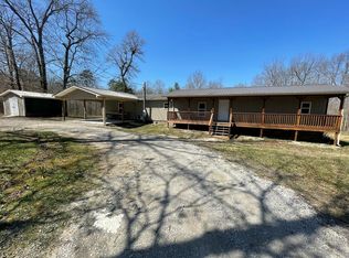 1682 Hollis Poore Rd, Jamestown, TN 38556