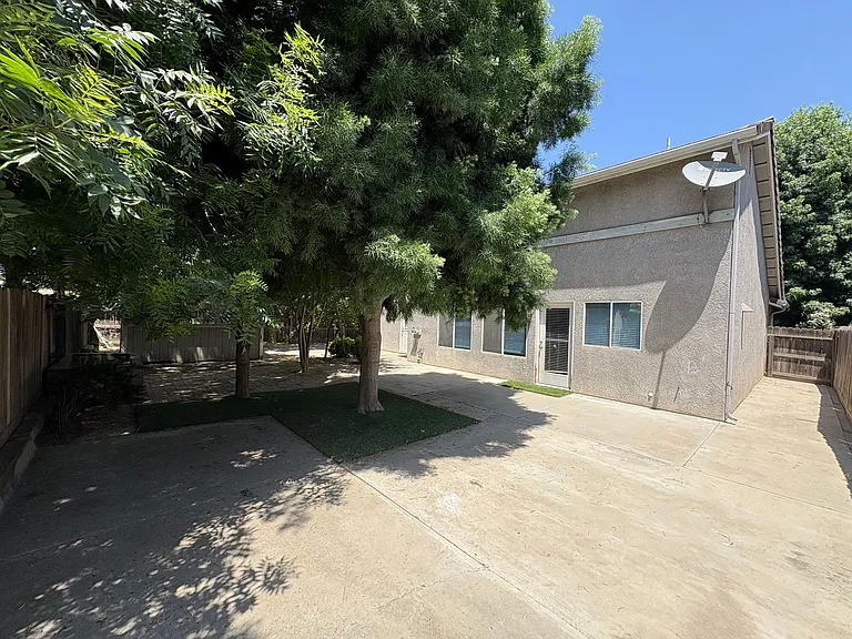 703 W Russell Ave — Photo 33