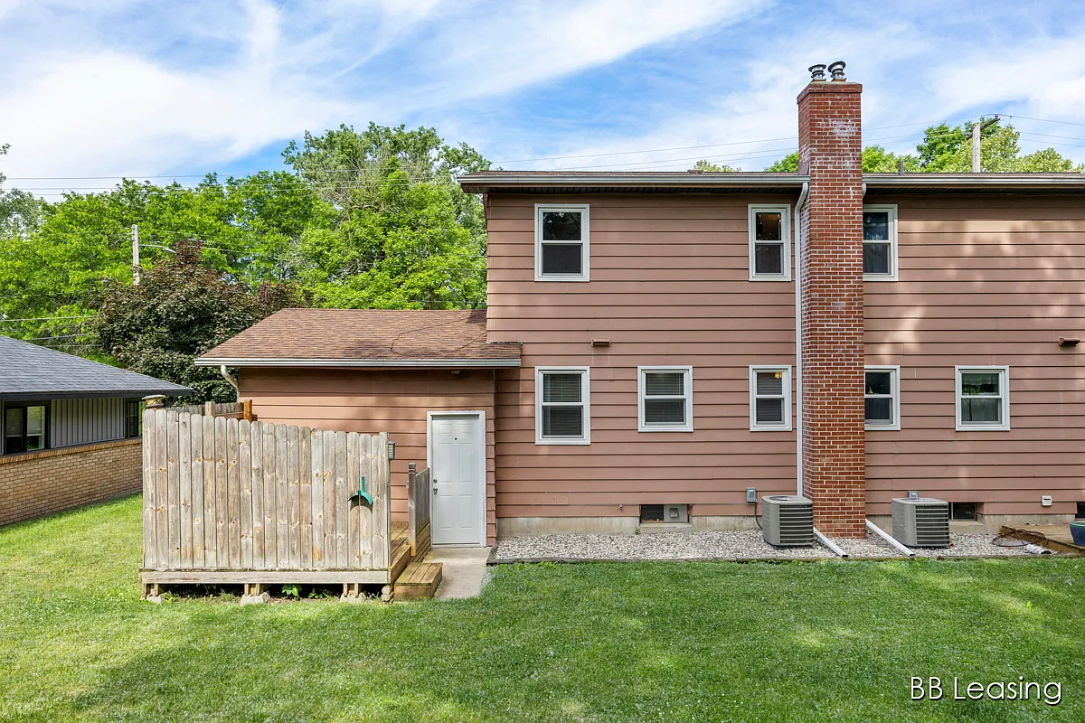 2048 Monroe Ave NW — Photo 2