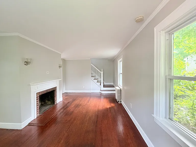 685 Newhall St — Photo 6