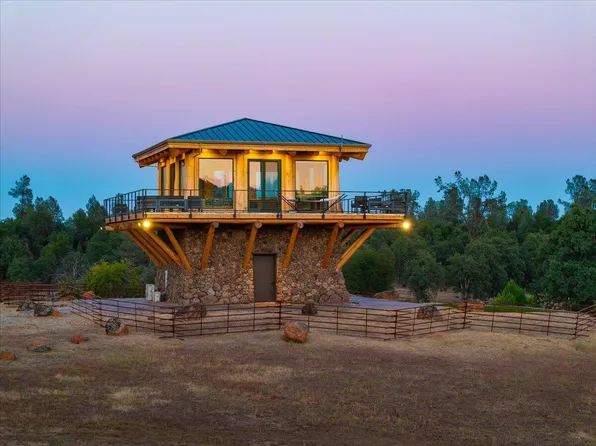 8499 Simmons Rd, Redding, CA 96001