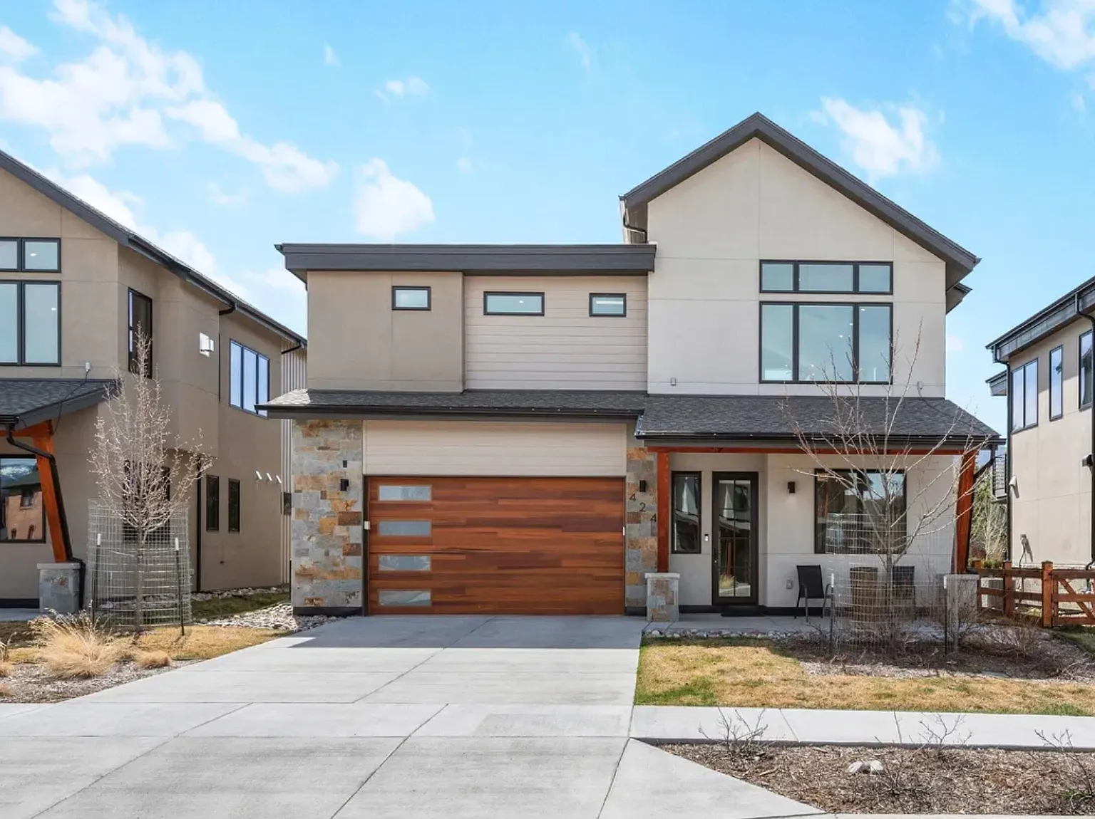 424 Jewels Ln — Photo 1