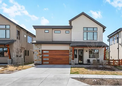 424 Jewels Ln Photo 1