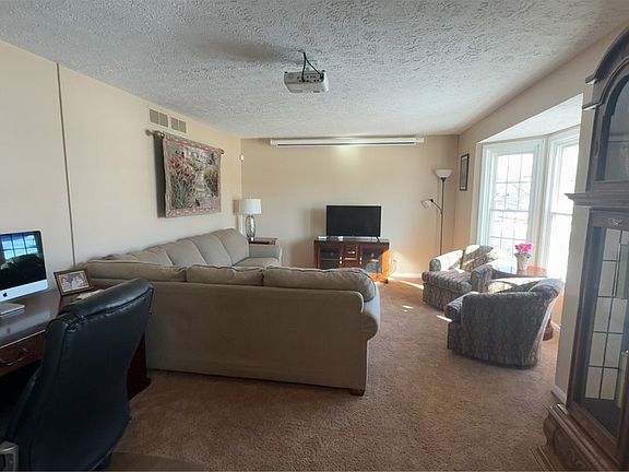 5th image of 68 Labrador Dr