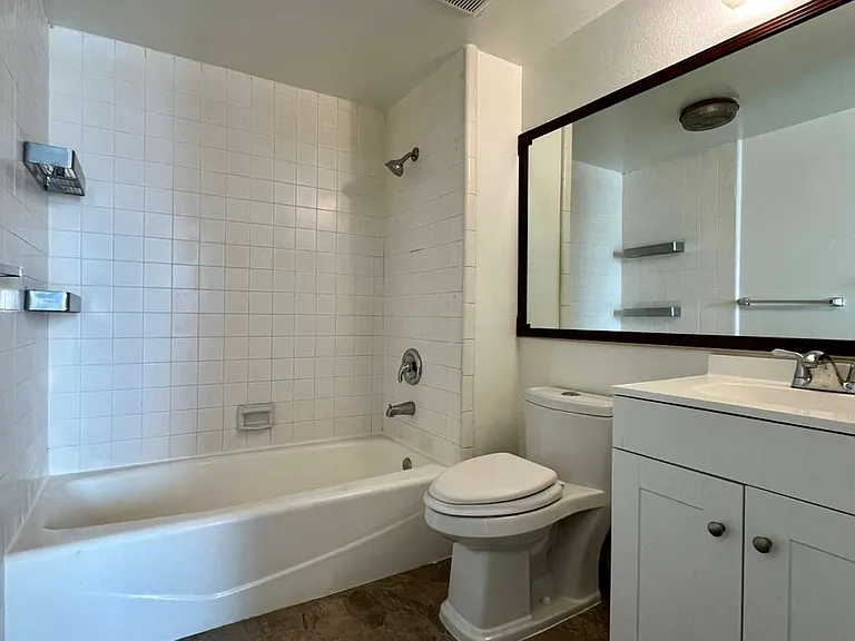 Upstairs Hall full bathroom