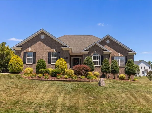 8510 Point Oak Dr, Colfax, NC 27235