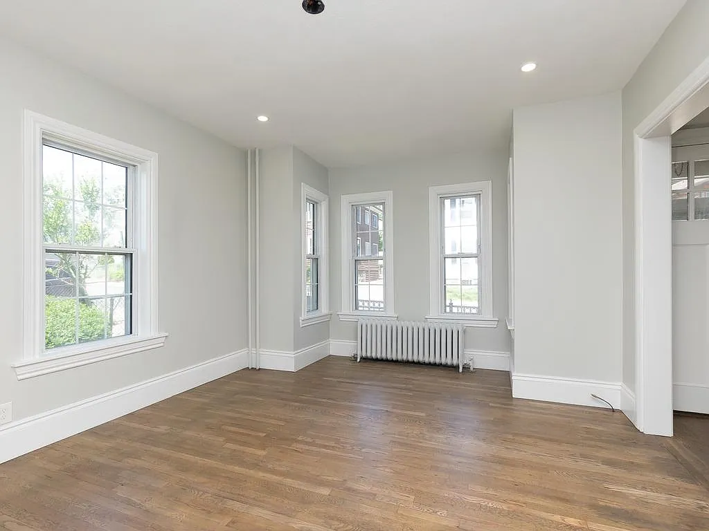 3 bed, 1.5 bath, 1300 sqft, $3,600 — Photo 4