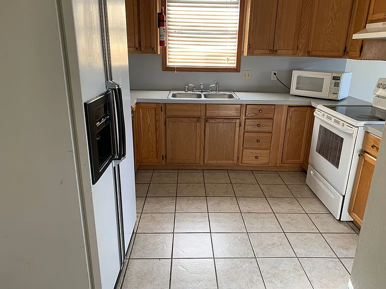 2120 E 2nd St — Photo 9