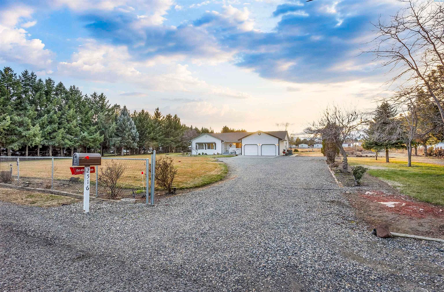 2516 Road 80 photo 1