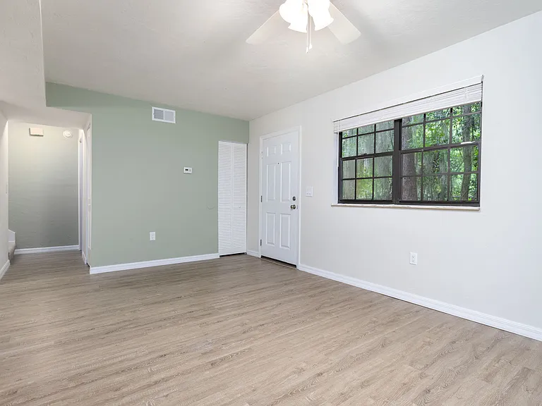 1030 SW 6th Dr #4 — Photo 8