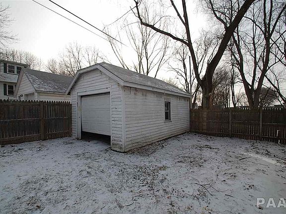 4th image of 300 Birkett St
