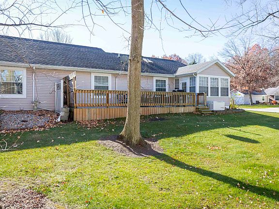 3rd image of 18487 Crownhill Dr